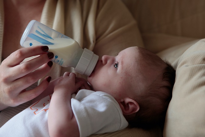 赤ちゃん　ミルク